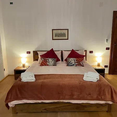 La Casa Gialla * ルッカ